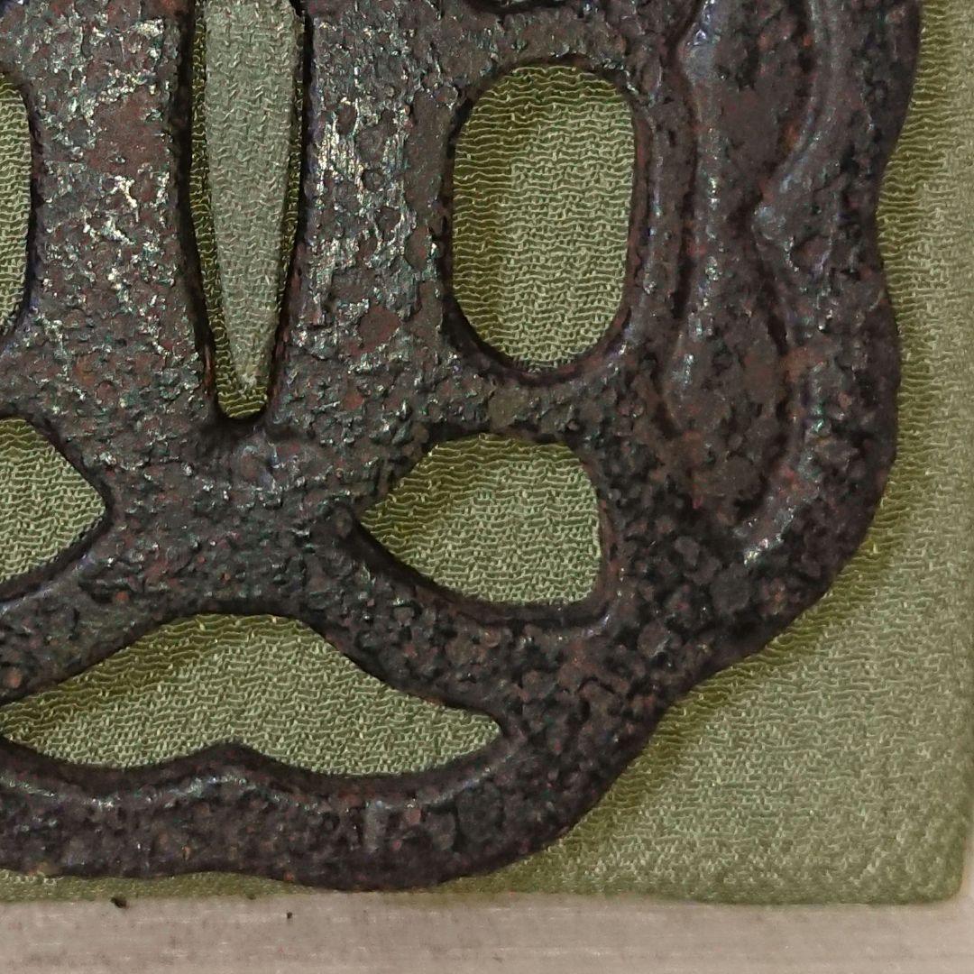 江戸時代後期 箱入り 刀鍔　縦85mm 横90mm 厚さ5mm 時代物　刀装具