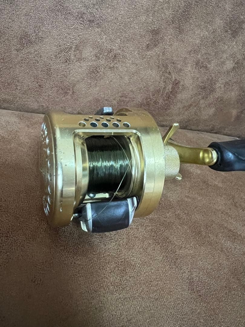 カルカッタ コンクエスト 200 ベイトリール ゴールド RH440