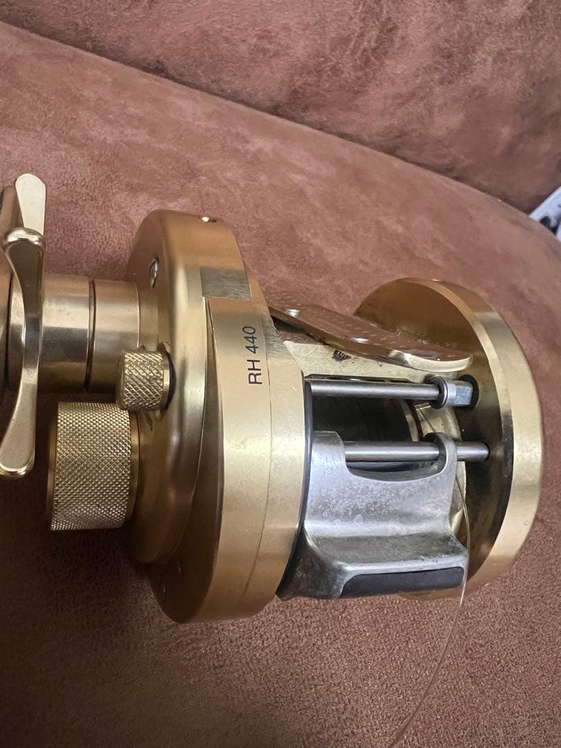 カルカッタ コンクエスト 200 ベイトリール ゴールド RH440