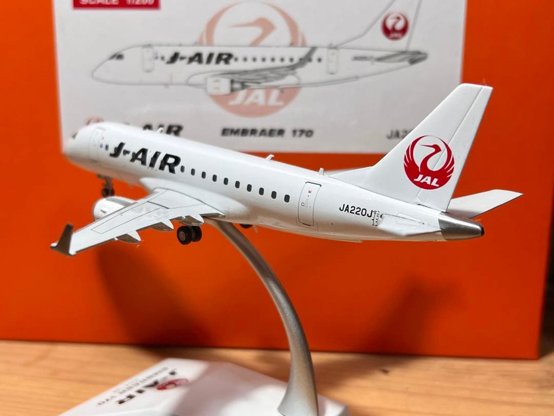 航空機・ヘリコプター JCwings 1/200 J-AIR E170 JA220J