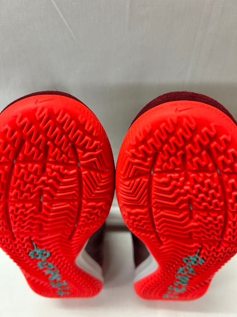 ☆【美品】NIKE TIEMPO フットサルシューズ サイズ 25.5cm