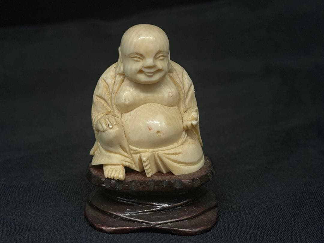 極上　中国　彌勒 台付　重さ約28g 送料込み251027