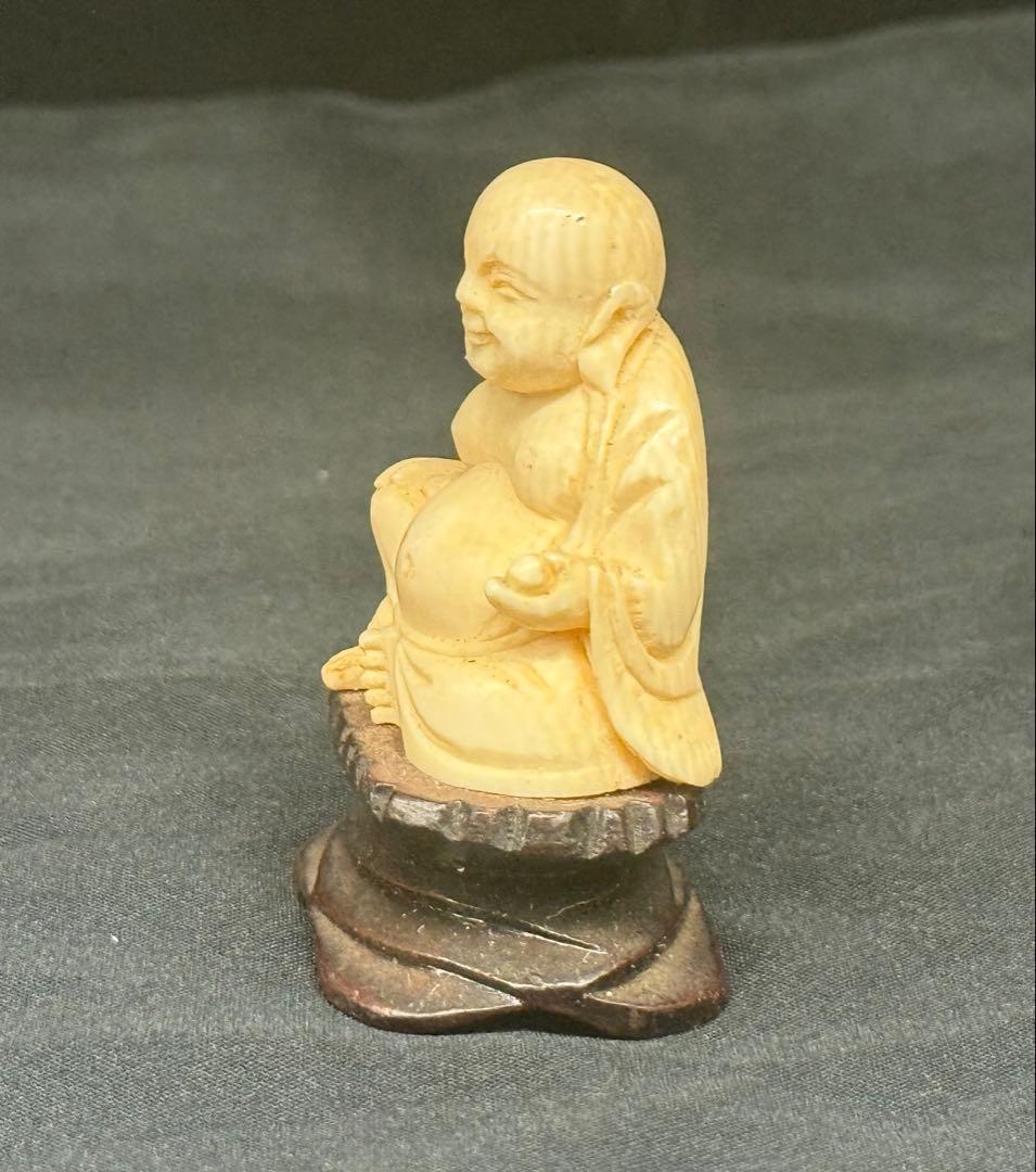 極上　中国　彌勒 台付　重さ約28g 送料込み251027