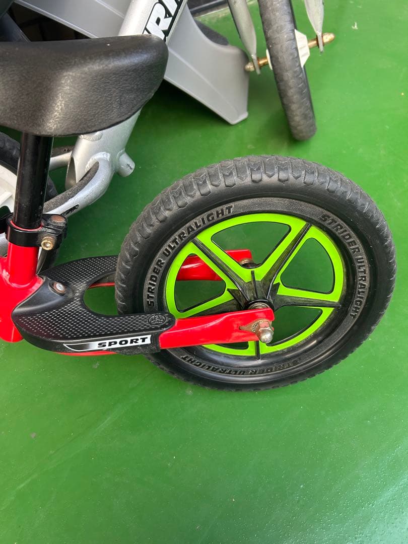STRIDER SPORTS バランスバイク 赤 カスタム