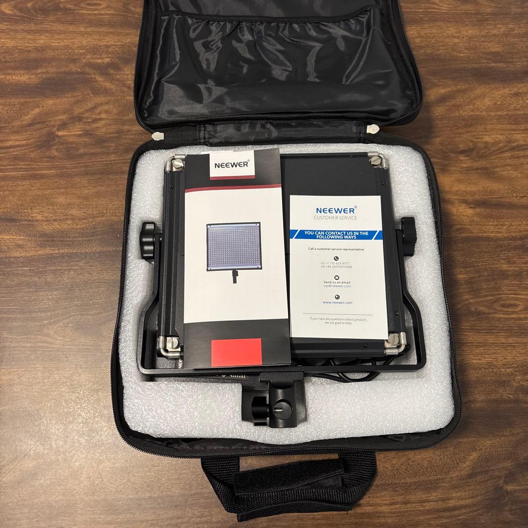 NEEWER 660 LEDビデオライトパネル