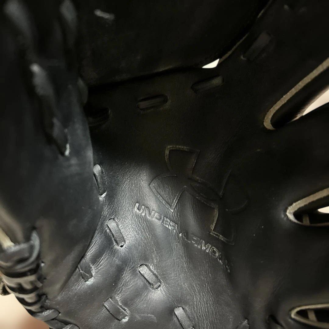 Under Armour 右投げ用　軟式グローブ 黒