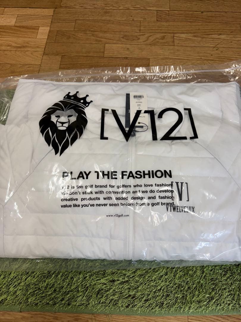 新品未使用正規品【V12/sizeXL】軽量中綿アウター　ストレッチタフタダウン