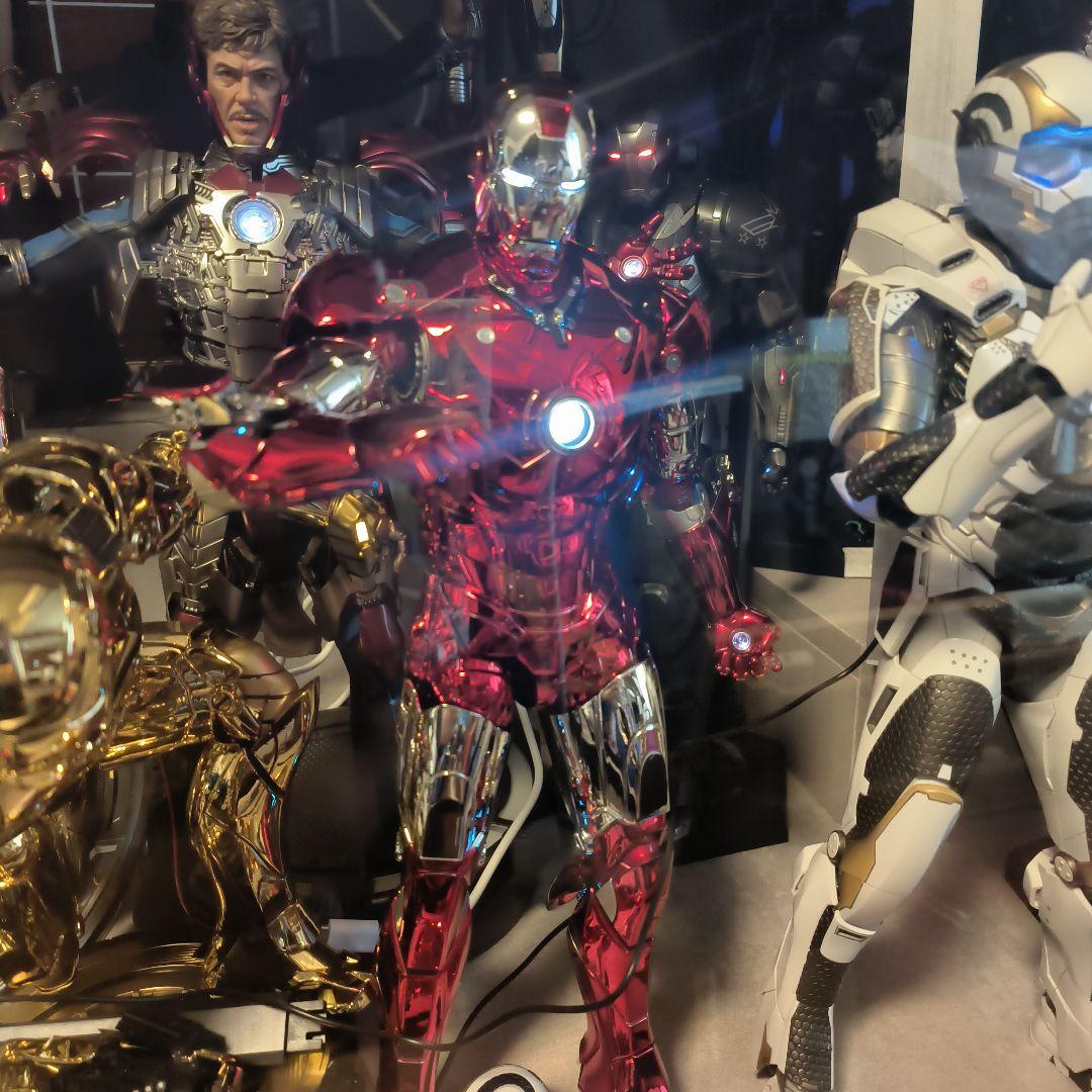 ホットトイズ アイアンマン　マーク3 レッド＆シ ルバー・クロム