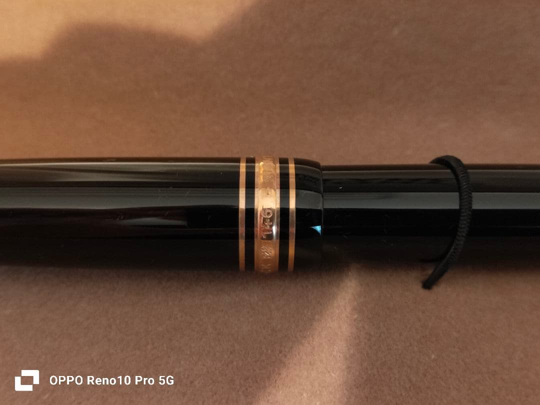 交渉可【送料込】Montblanc 万年筆 黒 金ペン先 ケース付き