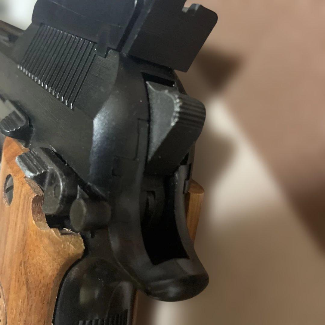 MGCサプレッサー付きガスガン