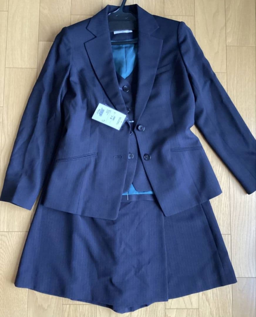 OL制服　９号　事務服　上下セット２組　未使用タグ付　値引可能