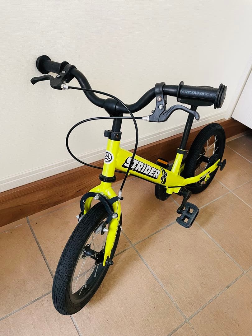ストライダー 限定STRIDER 14X ライムイエロー スタンド＆空気入付き