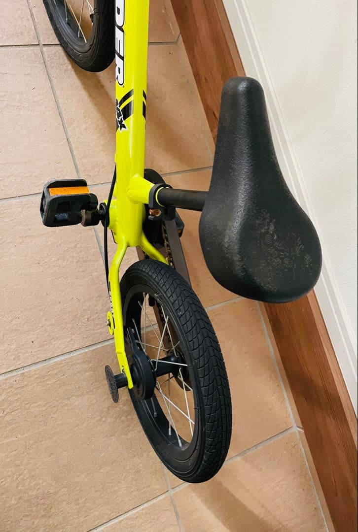 ストライダー 限定STRIDER 14X ライムイエロー スタンド＆空気入付き