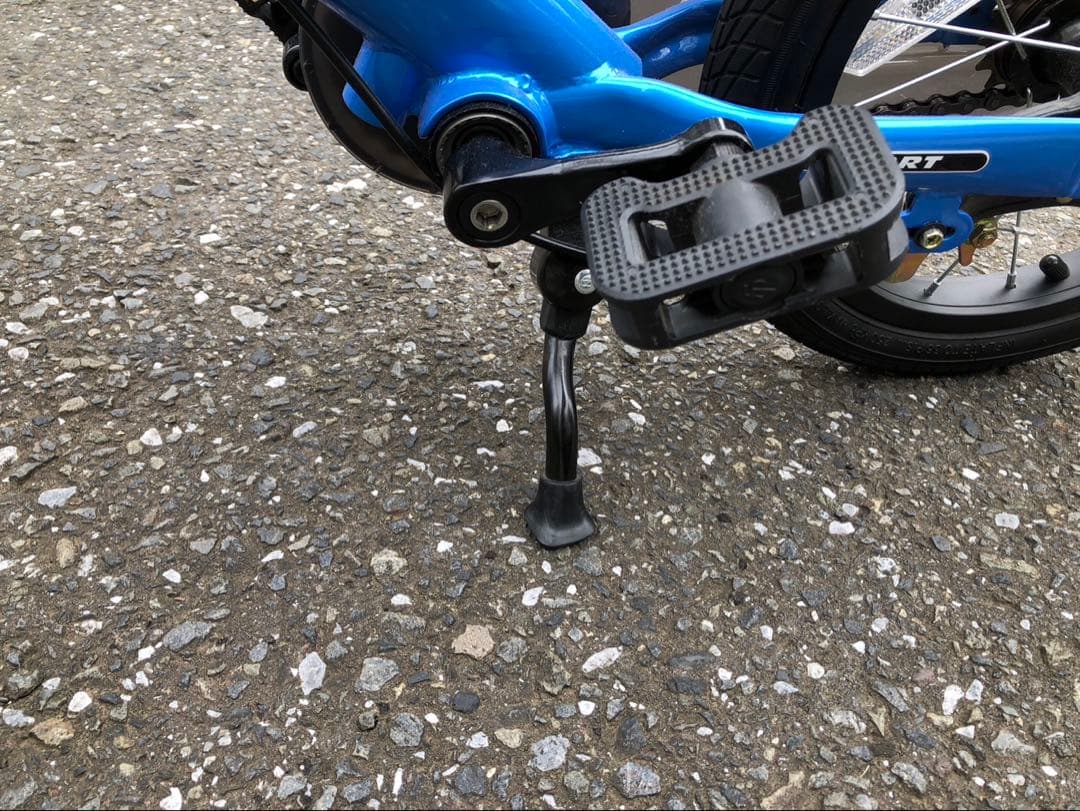 送料込み♪ペダル付きスタンド付きSTRIDER 14インチ バランスバイク 青