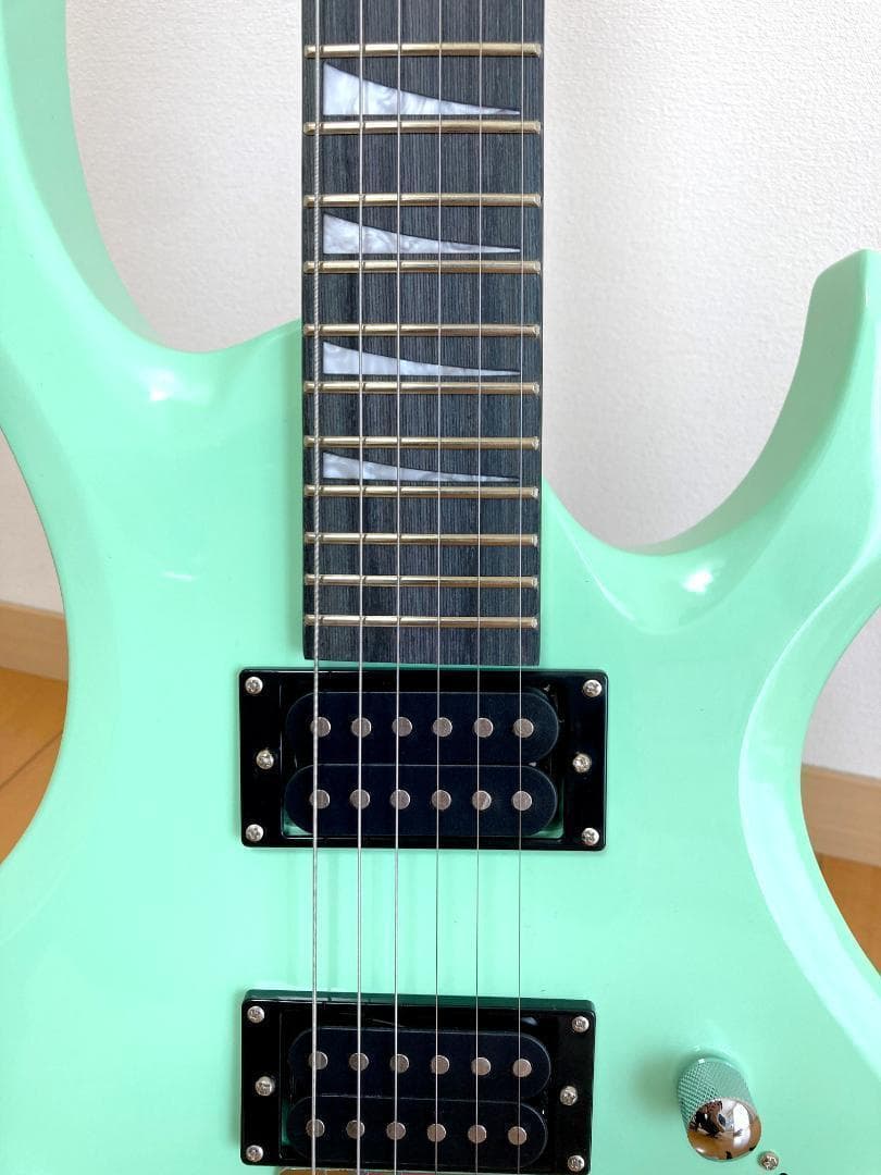 変形タイプ　エレキギター 　サーフグリーン　美品　シンクロナイズドトレモロ
