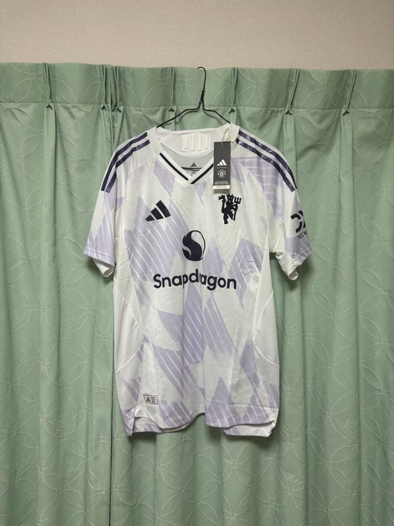 マンチェスター・ユナイテッド25/26アウェイオーセンティックMBEUMO#19