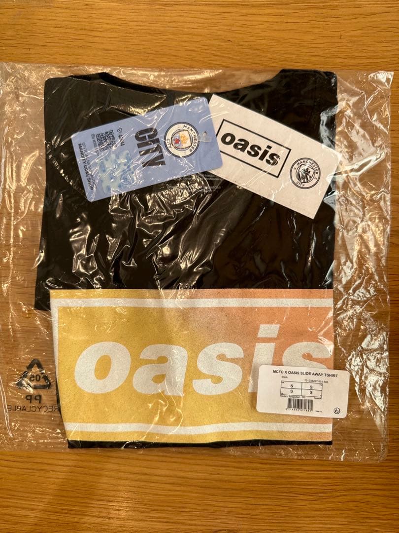 ミュージシャン ManCity x oasis Slide Away T-Shirt