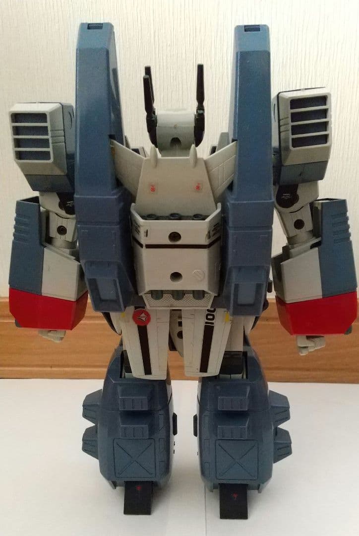 タカトクトイス マクロス バルキリー アーマード付き