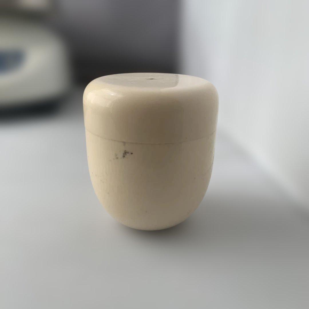 蓋付き保存容器　高さ7cm, 幅5.5cm