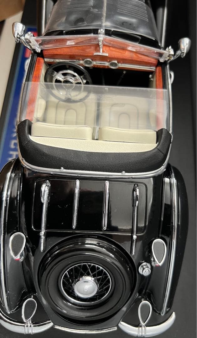 ミニカー Sun Star 1939 HORCH 855 ROADSTER 1:18