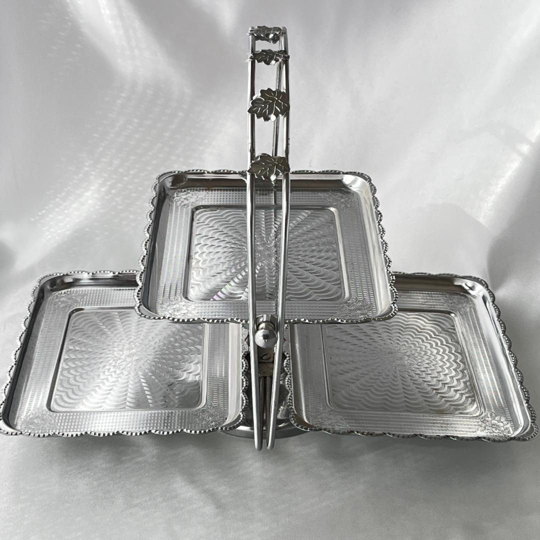 【英国】 ケーキスタンド バタフライ式 優雅なチェイシング【クロム】