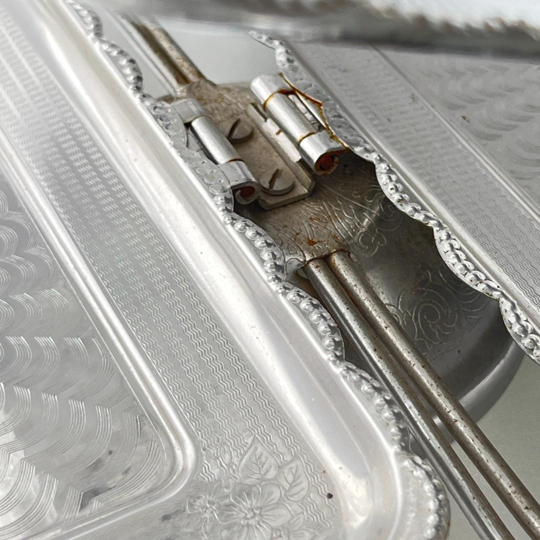 【英国】 ケーキスタンド バタフライ式 優雅なチェイシング【クロム】