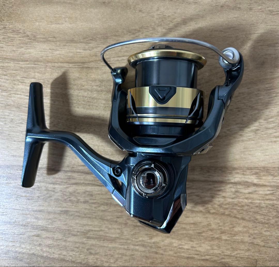 シマノ25アルテグラC2500SHG ゴメクサスハンドルノブ　純正ハンドルノブ付