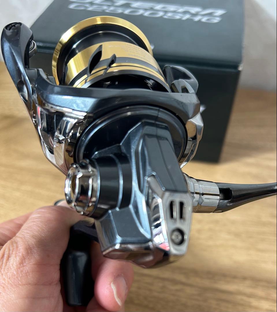 シマノ25アルテグラC2500SHG ゴメクサスハンドルノブ　純正ハンドルノブ付