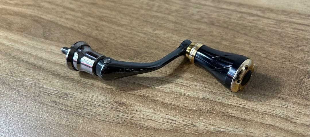 シマノ25アルテグラC2500SHG ゴメクサスハンドルノブ　純正ハンドルノブ付