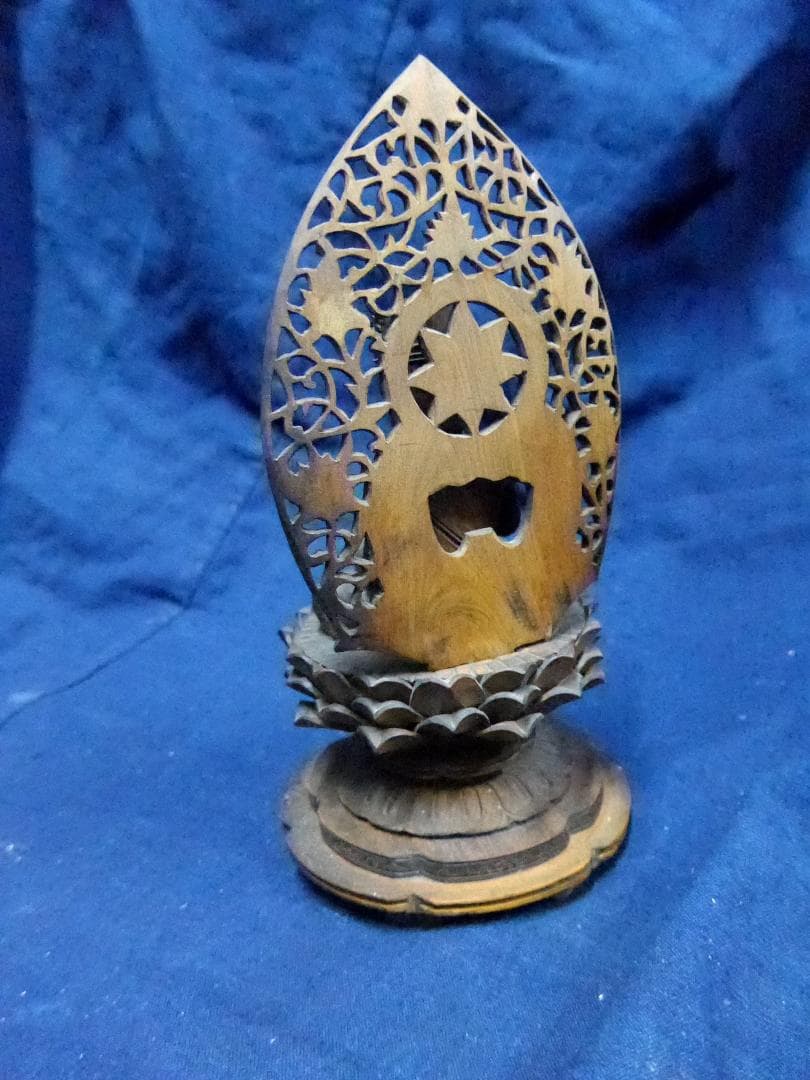 古い木彫の仏様。江戸時代？細かい彫り、高さは１９センチ