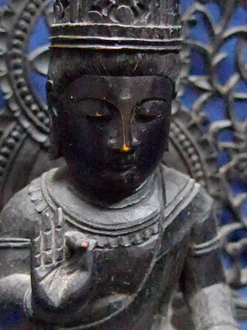 古い木彫の仏様。江戸時代？細かい彫り、高さは１９センチ