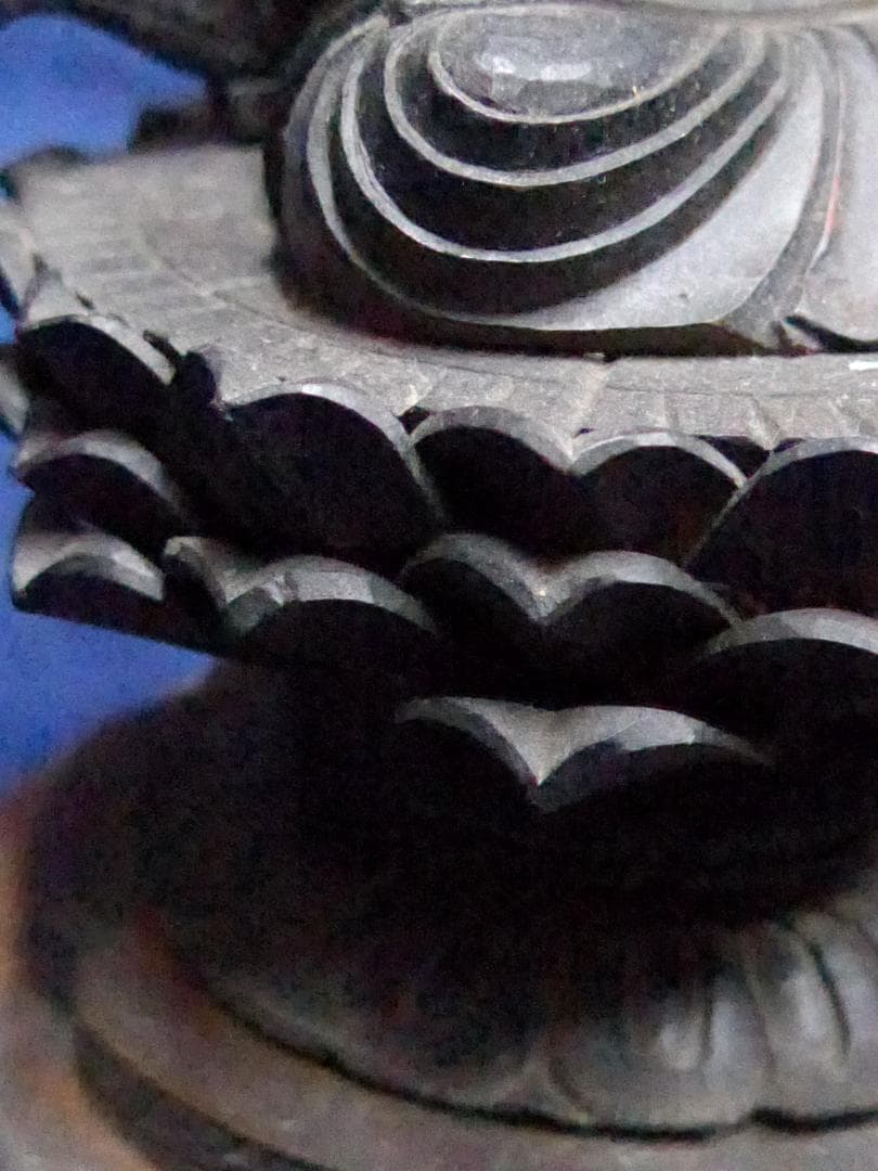 古い木彫の仏様。江戸時代？細かい彫り、高さは１９センチ