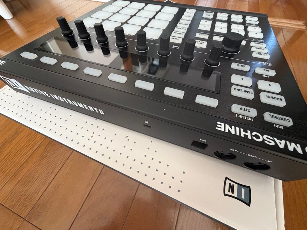 ネイティブインストゥルメンツ Maschine MK2 MIDIコントローラー