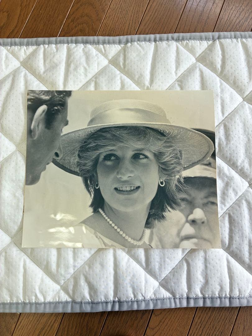 モノクロ写真ダイアナ妃の生写真1983年カナダの首都オタワ25センチ×29センチ