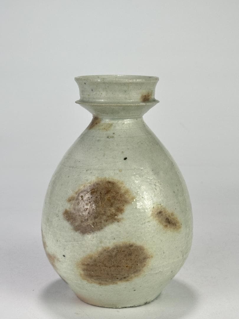 韓国美術　李朝時代　白磁　朝鮮王朝時代　後期の白磁瓶　徳利