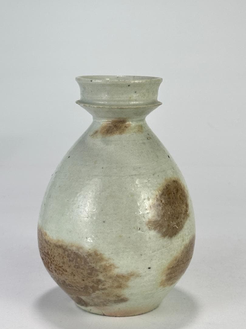 韓国美術　李朝時代　白磁　朝鮮王朝時代　後期の白磁瓶　徳利