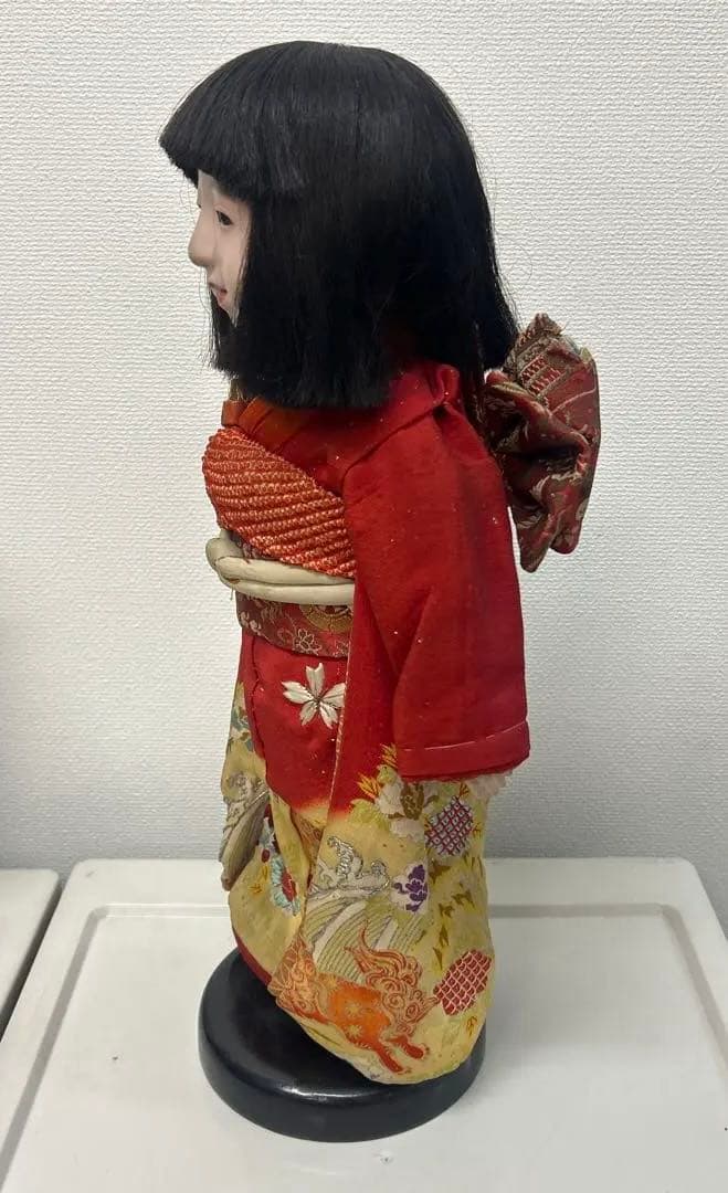 市松人形 赤い着物