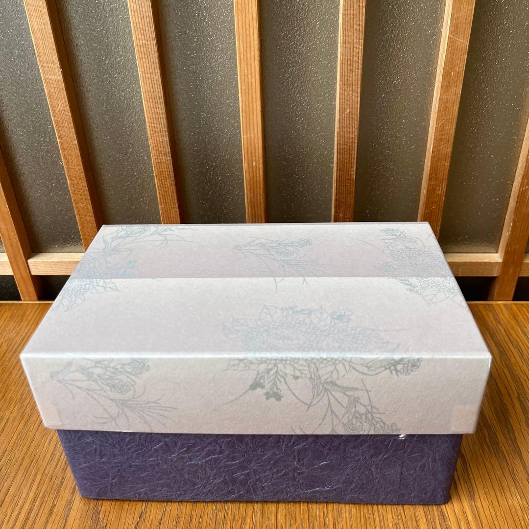 京焼・清水焼　鳥羽窯　干支祝盃　(赤帛紗付) うさぎの置物