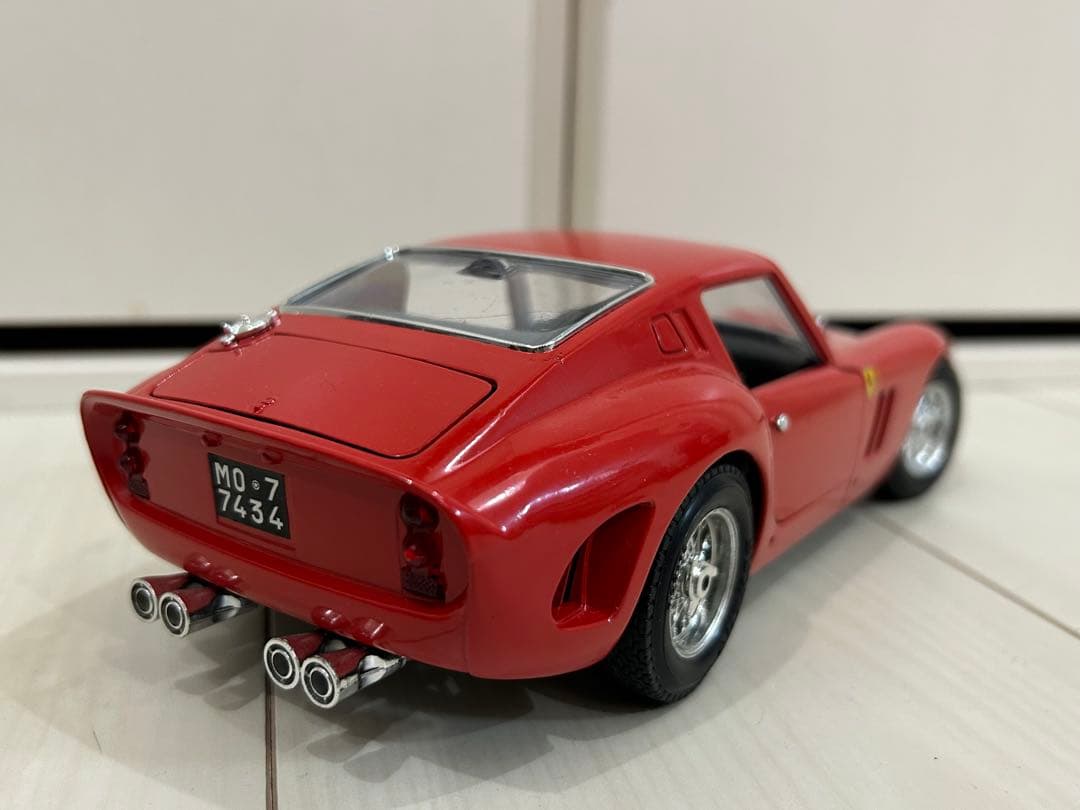 希少 1/18 フェラーリFerrari 250 GTO ミニカー レッド