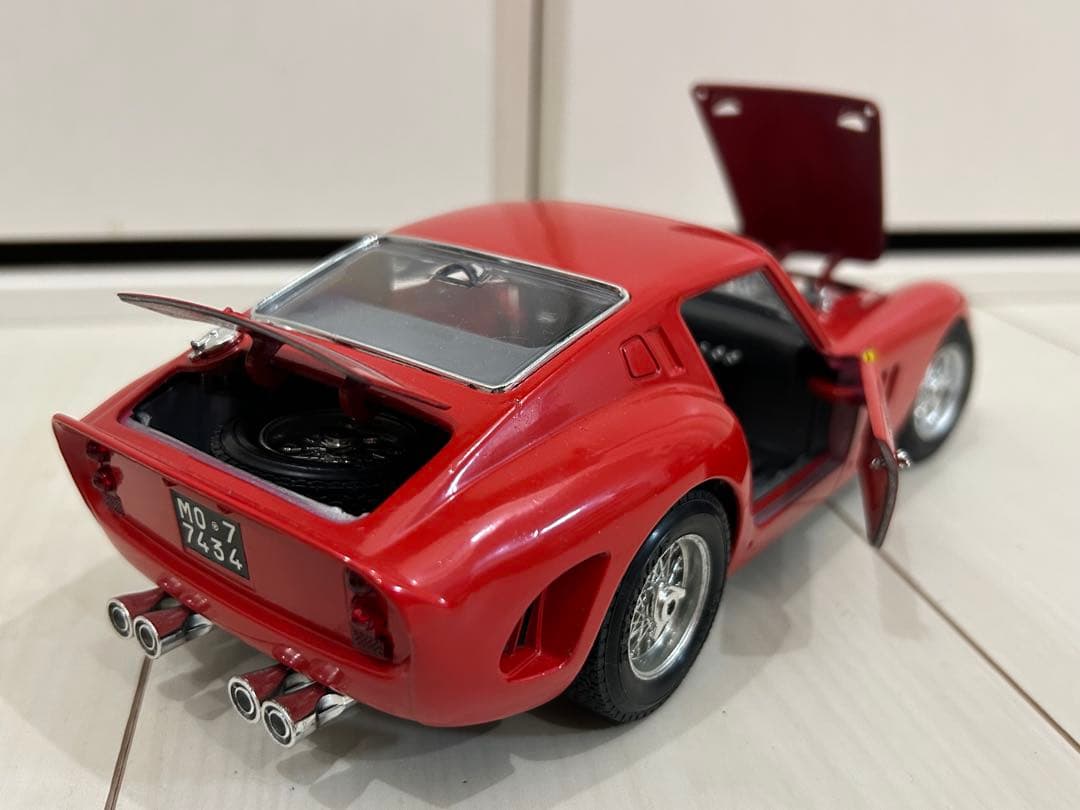 希少 1/18 フェラーリFerrari 250 GTO ミニカー レッド
