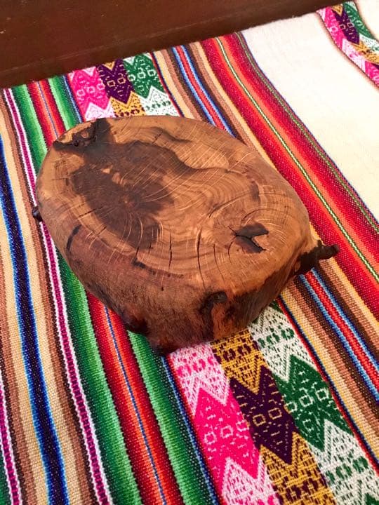 天然楢の木で作成/枝の突起を活かして風変わり＾＾【ミニ薪割り台/インテリア台】