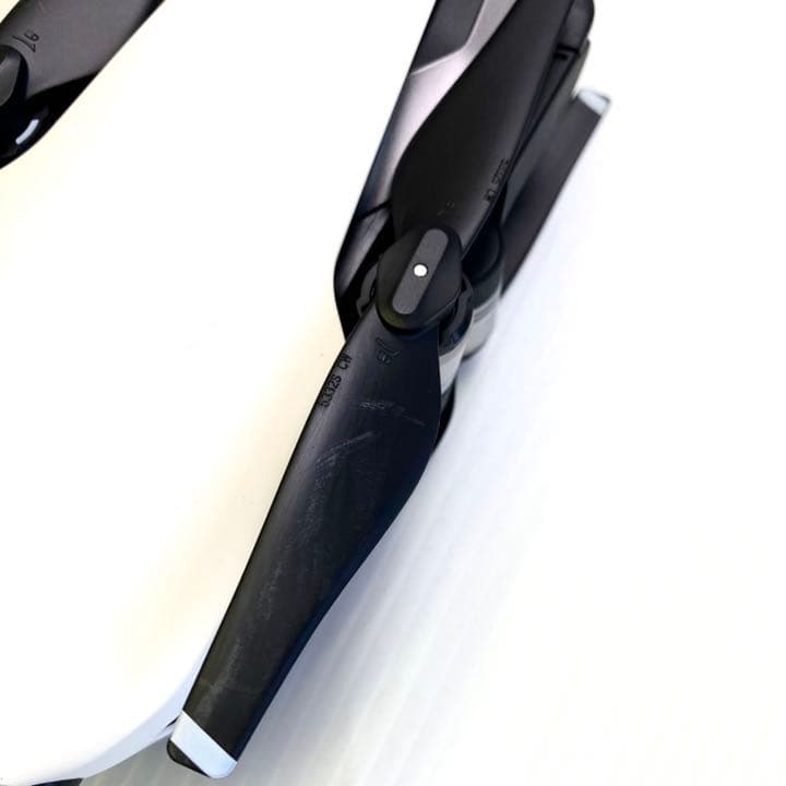 ドローン ラジコンDJI マビックエアー フライモアコンボセット ホワイト