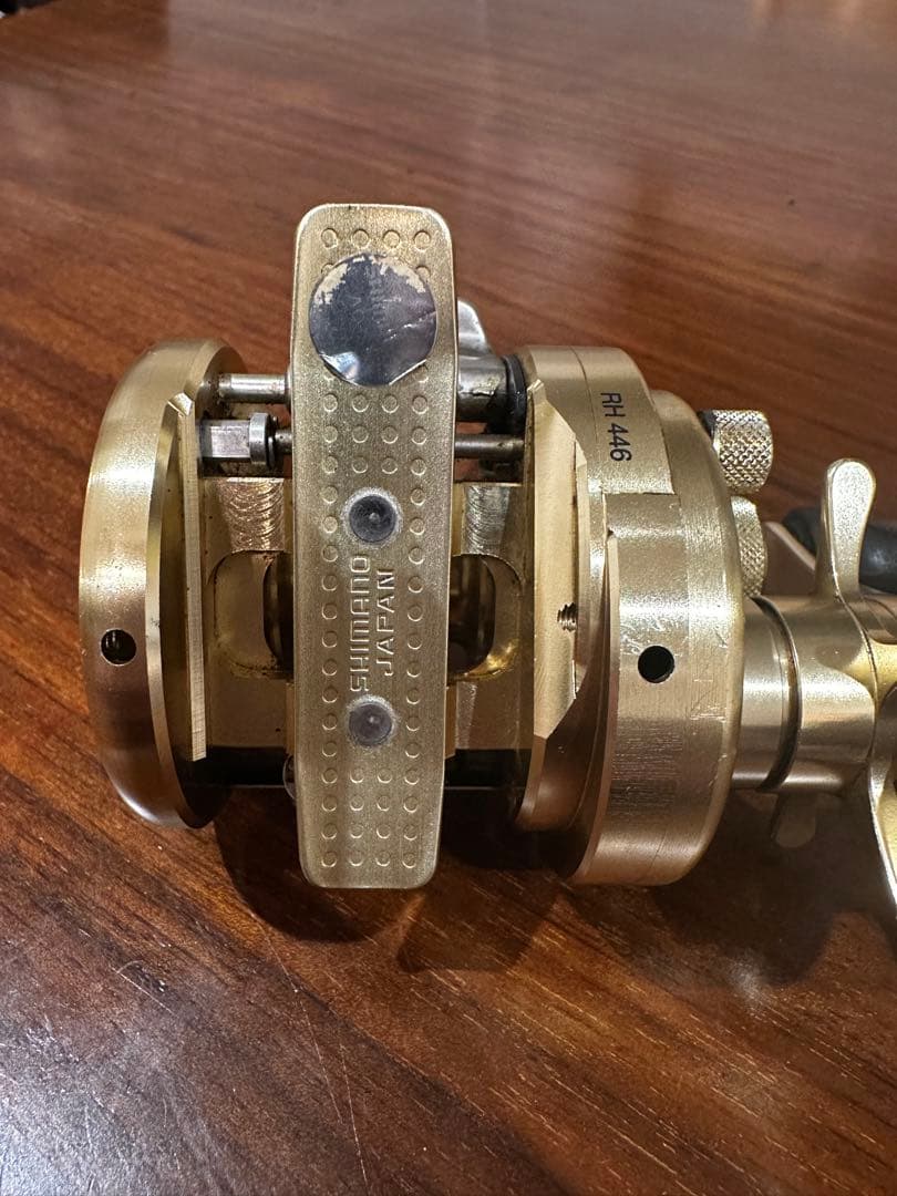 シマノ　カルカッタコンクエスト50 右ハンドル