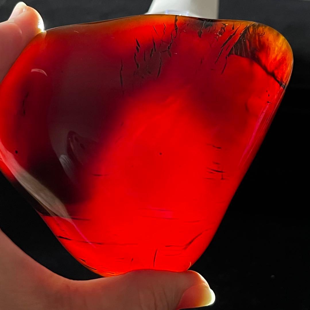 天然化石 琥珀 チェリーレッド ブルー アンバー 宝石 原石 天然石 鑑賞石