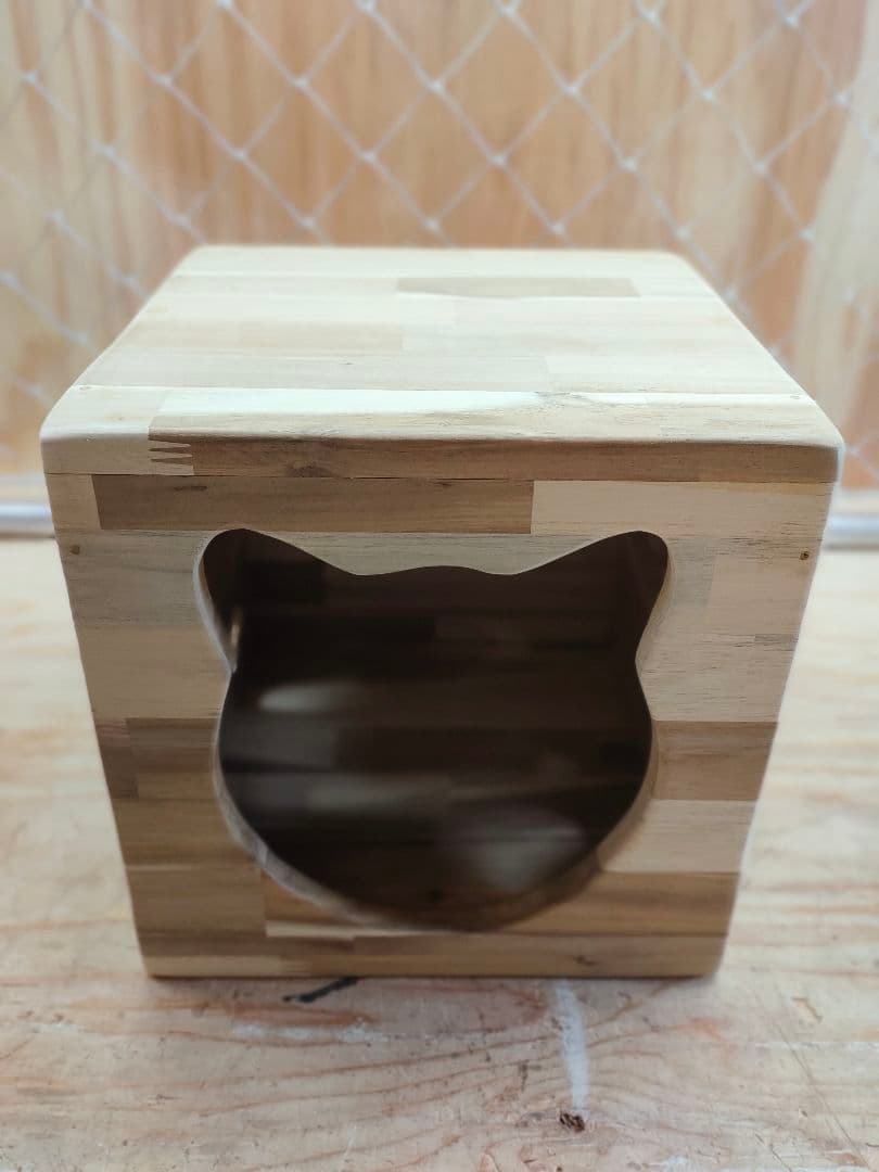 猫ちゃんの秘密基地　アカシア材　No,2　　　猫ハウス