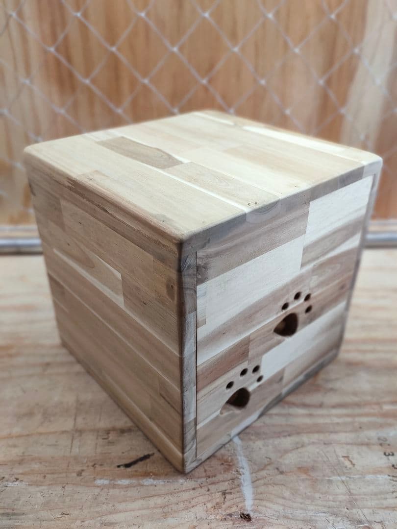 猫ちゃんの秘密基地　アカシア材　No,2　　　猫ハウス