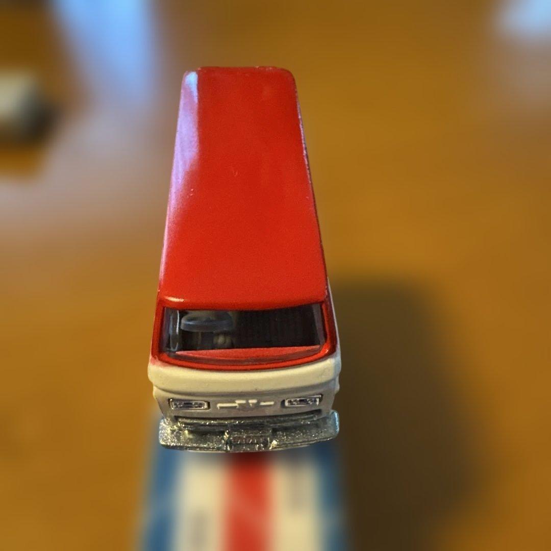 トミカ　日産サービスカー CABALLキャブオール1975日本製