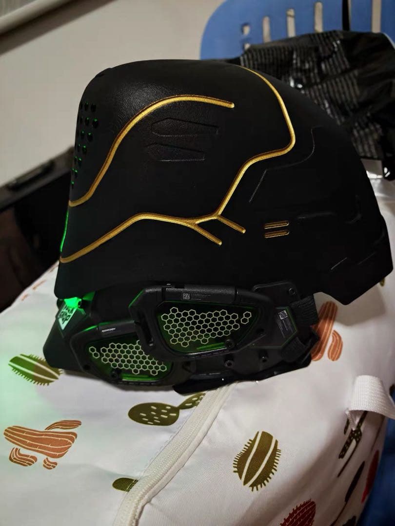 サイボーグ風フェイスマスク ブラック/ゴールド　サイバーパンク　コスプレ