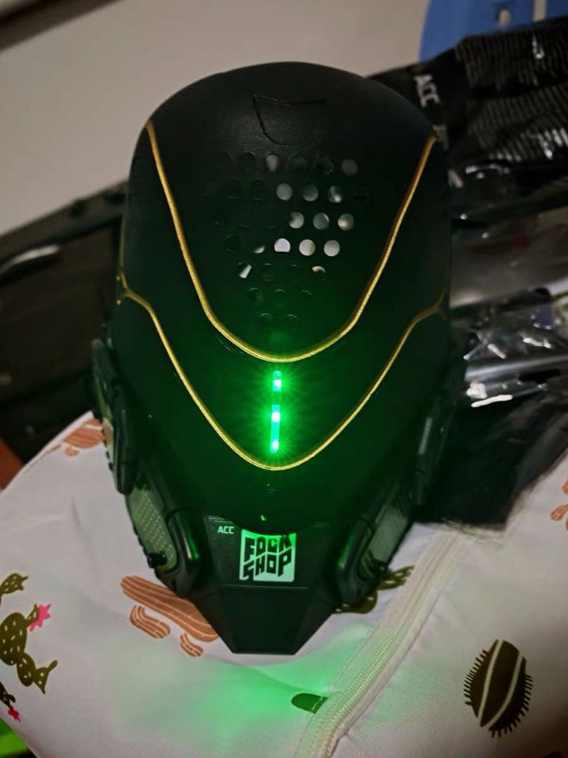 サイボーグ風フェイスマスク ブラック/ゴールド　サイバーパンク　コスプレ