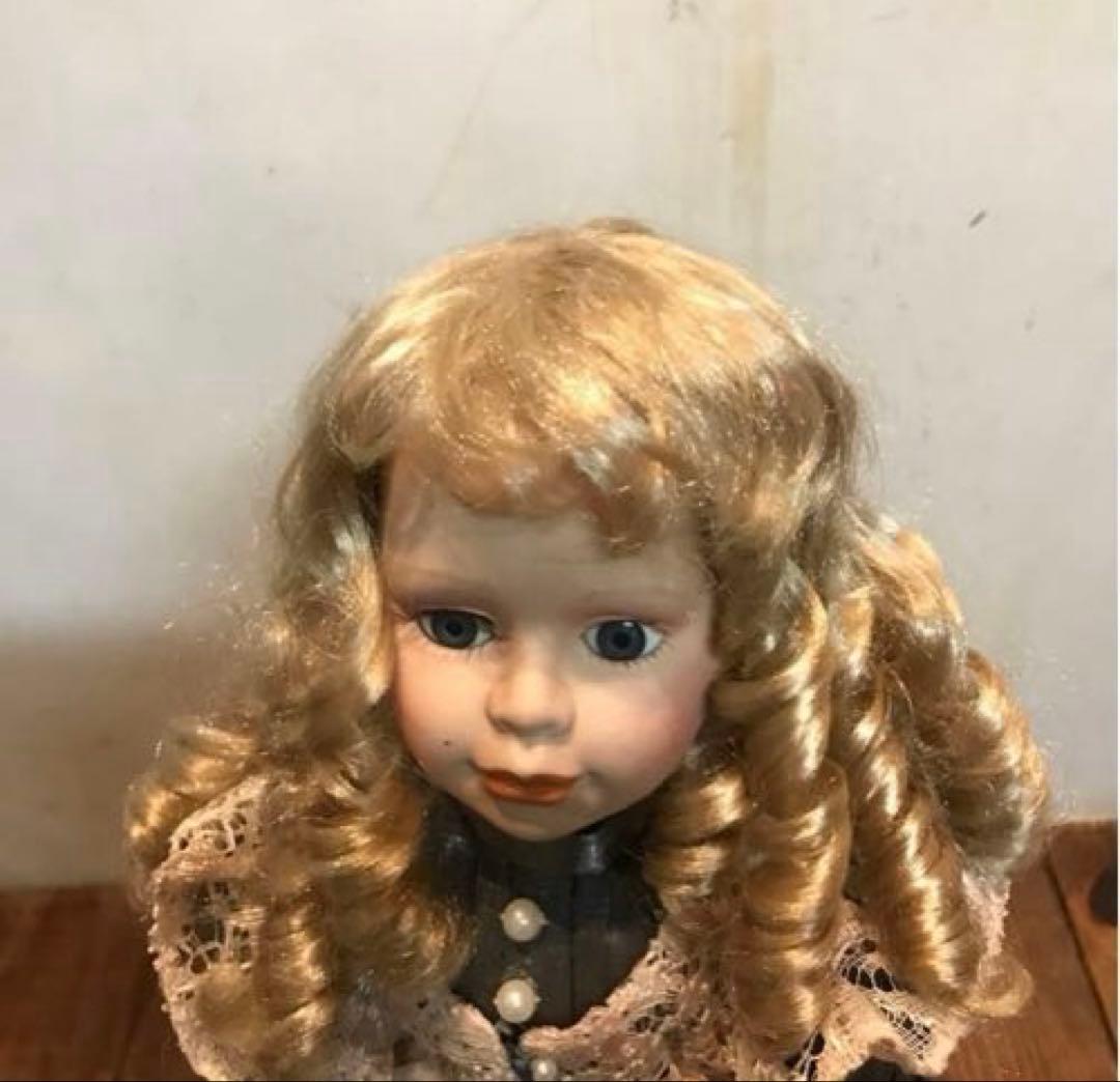美品　ドール　ヴィンテージ　西洋人形　丁寧なつくり　表情が可愛いらしい　陶器